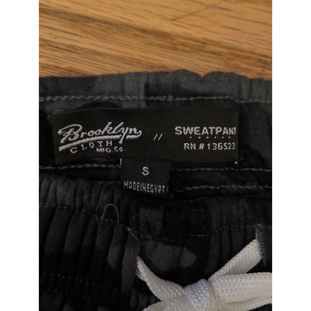 NWT Brooklyn Cloth women's dark camouflage elastic waist joggers size small - Picture 8 of 9